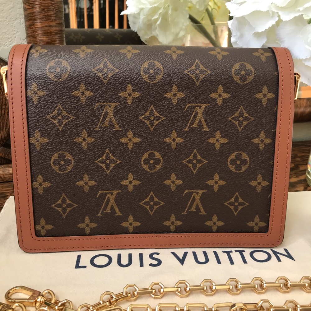 Louis Vuitton Dauphine Runway Cruise 19 - Picture 3 of 8